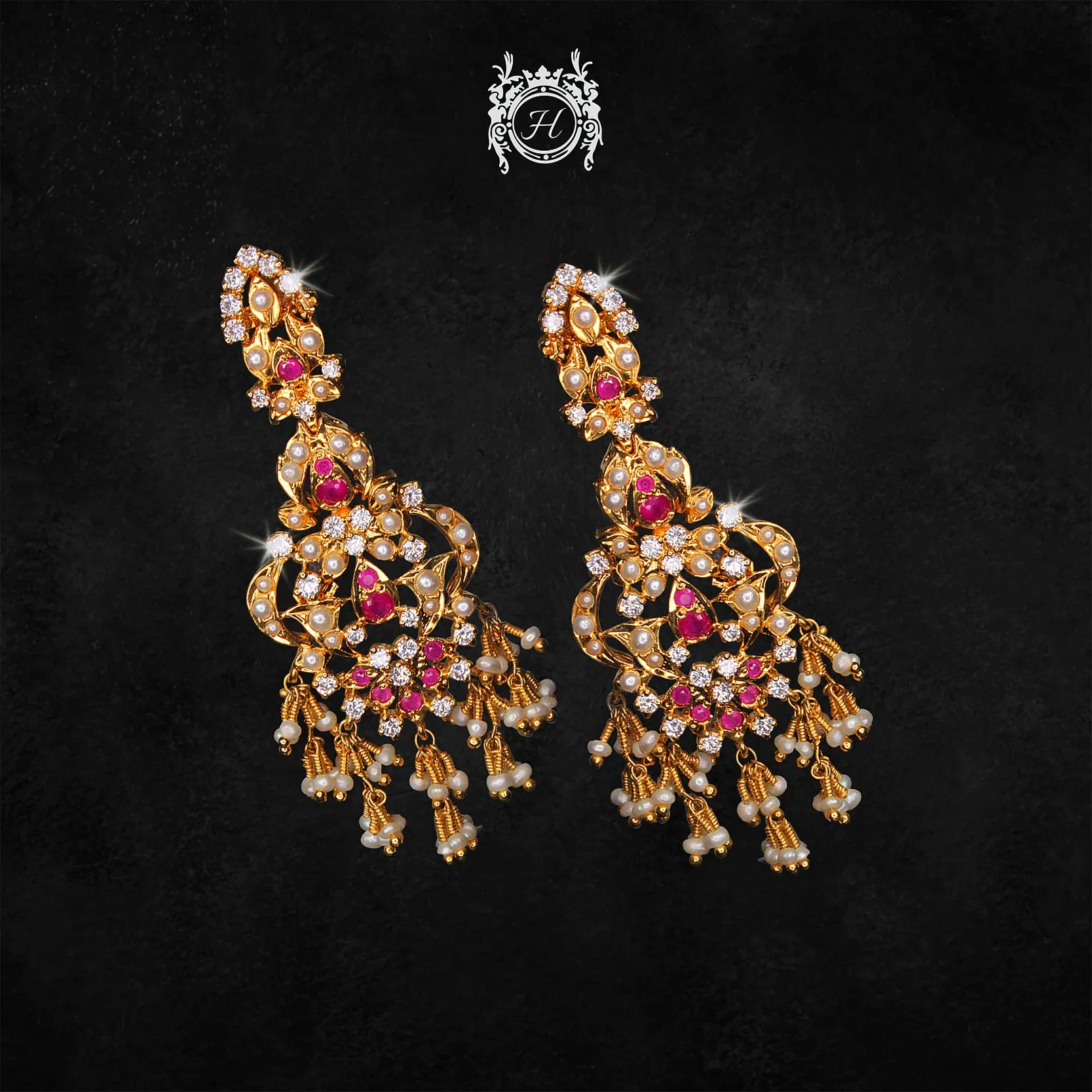 Earrings in Chetum and Pearls
