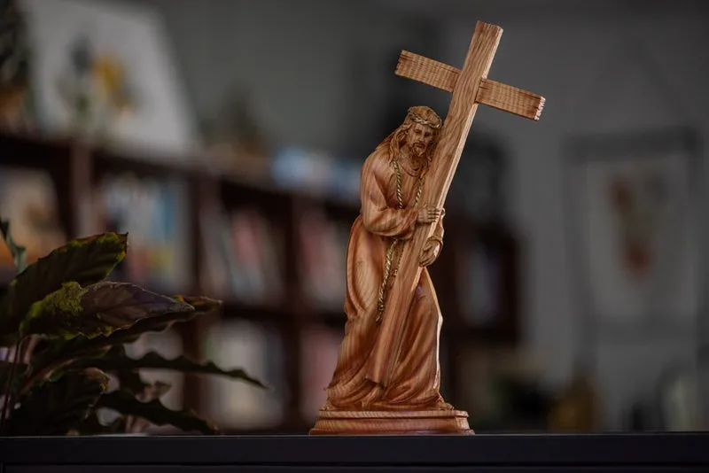 "Jesus Carries the Cross" Resin Figurine